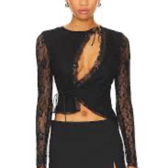Superdown Anahi Wrap lace top black Small - Picture 2 of 12